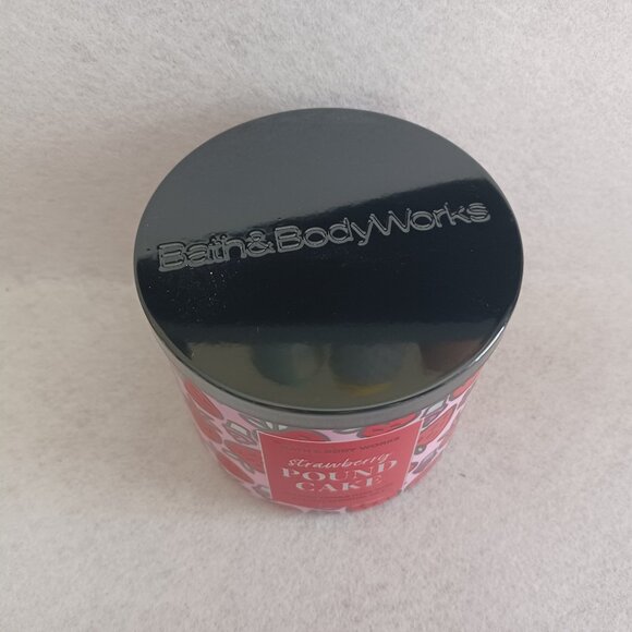 Bath & Body Works STRAWBERRY POUND CAKE 3 Wick Candle NEW - Picture 2 of 4